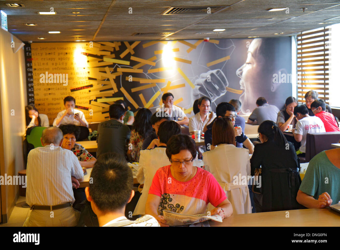Hong Kong China, HK, Asien, Chinesisch, Oriental, Kowloon, Prince Edward, Nathan Road, McDonald's, Burger, Hamburger, Fast Food, Restaurant Restaurants Essen Café Stockfoto