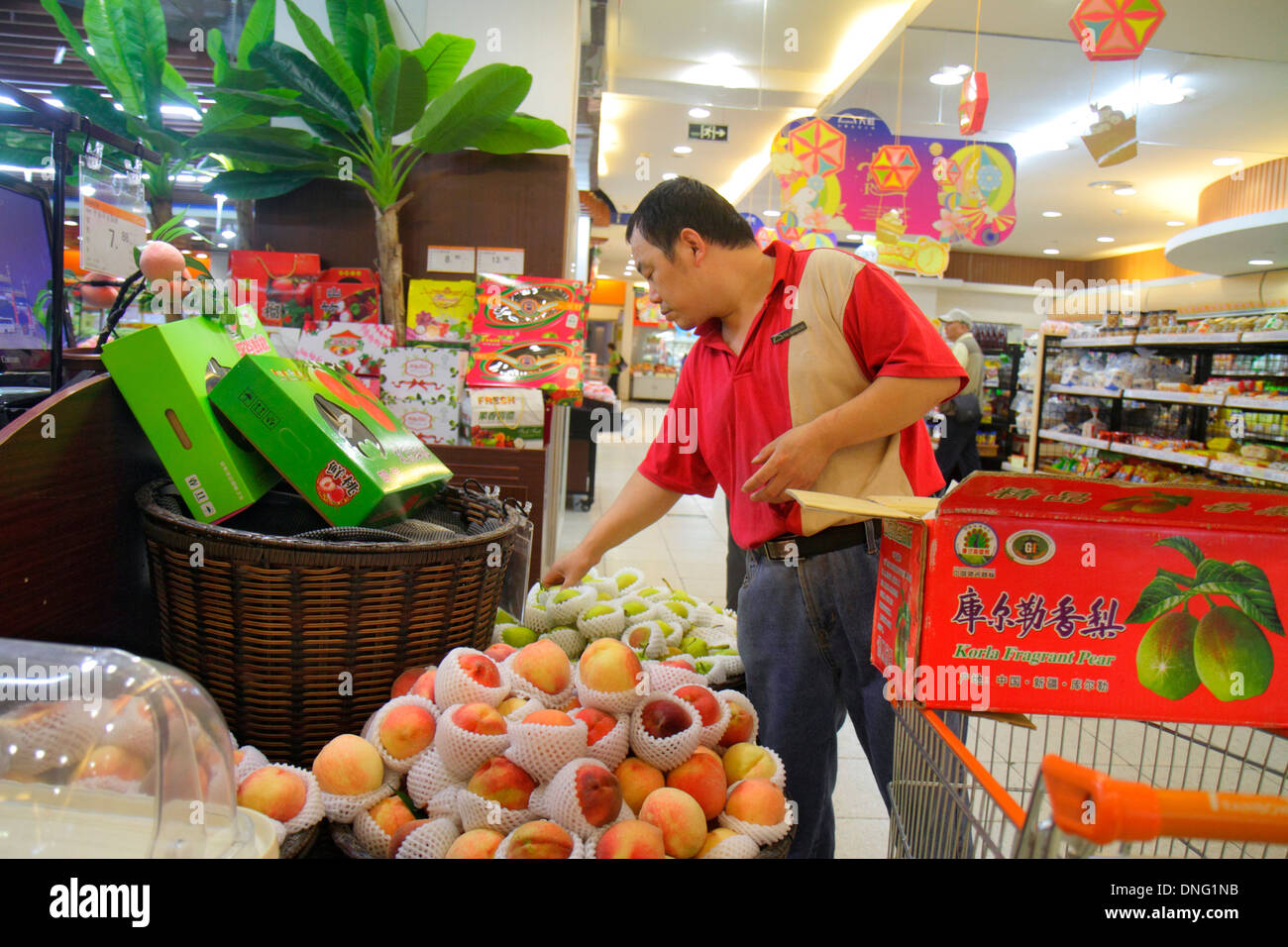 Peking China, Asien, Chinesisch, Orientalisch, Guang an Men Nei Da Jie, Guanganmen Außenstraße, Regenbogen-Zentrum, Zentrum, Shopping Shopper Shopper Shop Geschäfte Markt Stockfoto