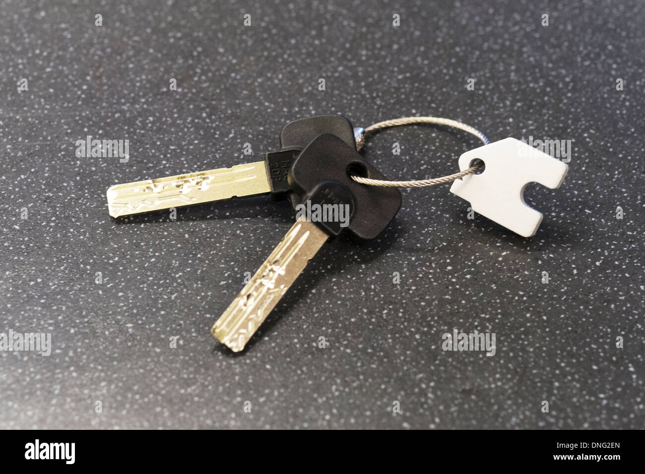 neue Magnum Yale überlegene Sicherheitsschlüssel für Haus Heim Track Grübchen Lasercut Schlüssel Stockfoto