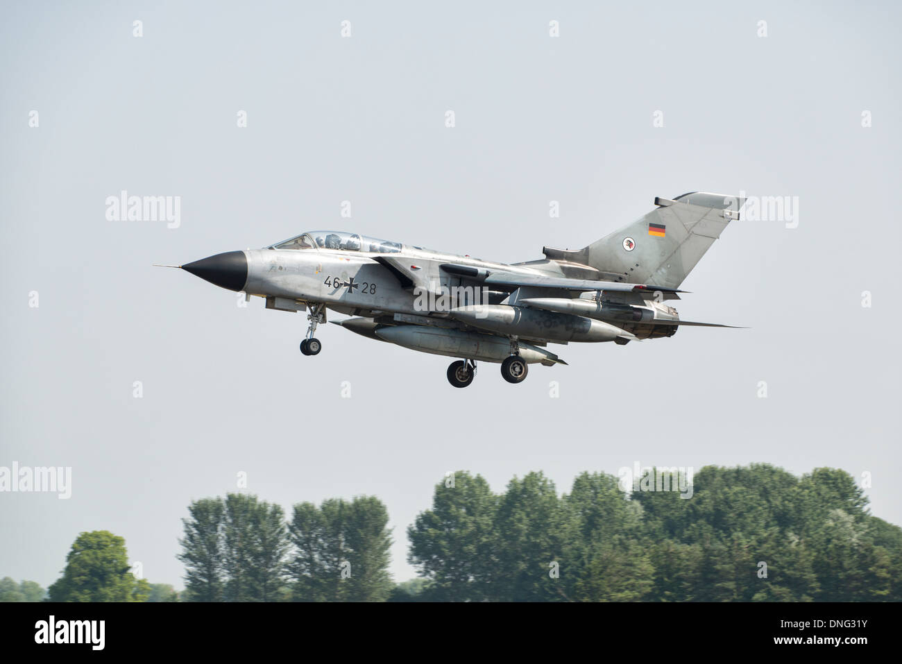 Deutsche Luftwaffe Luftwaffe Panavia Tornado ECR kommt 2013 Royal International Air Tattoo in Fairford. Stockfoto