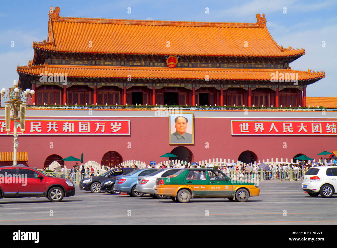 Peking China, Chinesisch, Dongcheng Bezirk, Chang'an Avenue, Tian'anmen, Tiananmen Platz, Kaiserstadt, chinesische Schriftzeichen hànzì Pinyin, Tor, Mao Zedong por Stockfoto