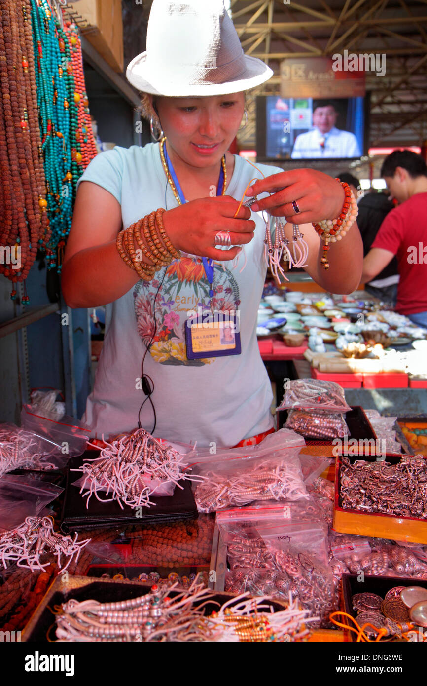 Peking China, China, Oriental, Chaoyang District, Panjiayuan Wochenende Schmutz Flohmarkt, Shopping Shopper Shopper Shop Geschäfte kaufen verkaufen, Geschäfte Stockfoto