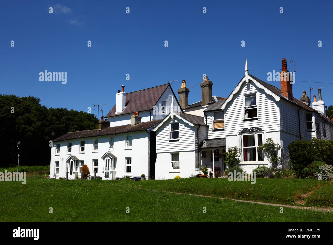 Malerische weiße bemalte Hütten auf Southborough, Tunbridge Wells, Kent, England Stockfoto