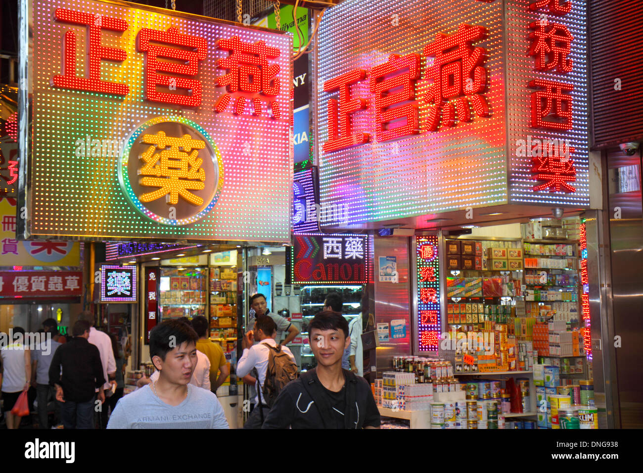 Hongkong China, Hongkong, Asien, Chinesisch, Oriental, Kowloon, Tsim Sha Tsui, Nathan Road, elektrische Schilder, Kamerageschäft, Shopping Shopper Shopper Shop Geschäfte Markt mar Stockfoto