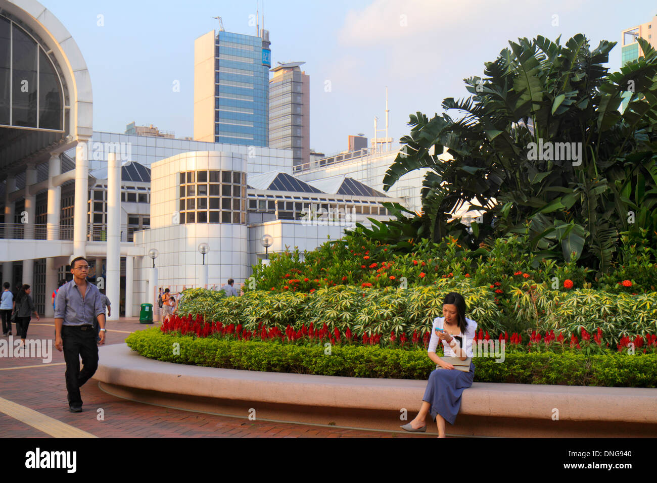 Hongkong China, Hongkong, Asien, Chinesisch, Orientalisch, Kowloon, Tsim Sha Tsui, Kowloon Park, Sportzentrum, Landschaftsbau, asiatischer Erwachsener, Erwachsene, Frau weibliche Frauen, che Stockfoto