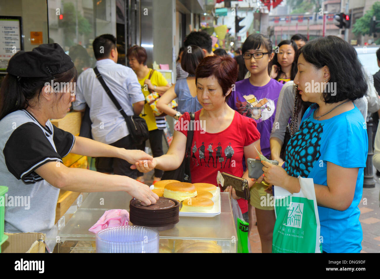 Hongkong China, HK, Asien, Chinesisch, Oriental, Kowloon, Prince Edward, Prince Edward Road, Bäckerei, Bürgersteig Straße, Verkäufer Verkäufer Verkäufer, Stände Stand Stand Deal Stockfoto