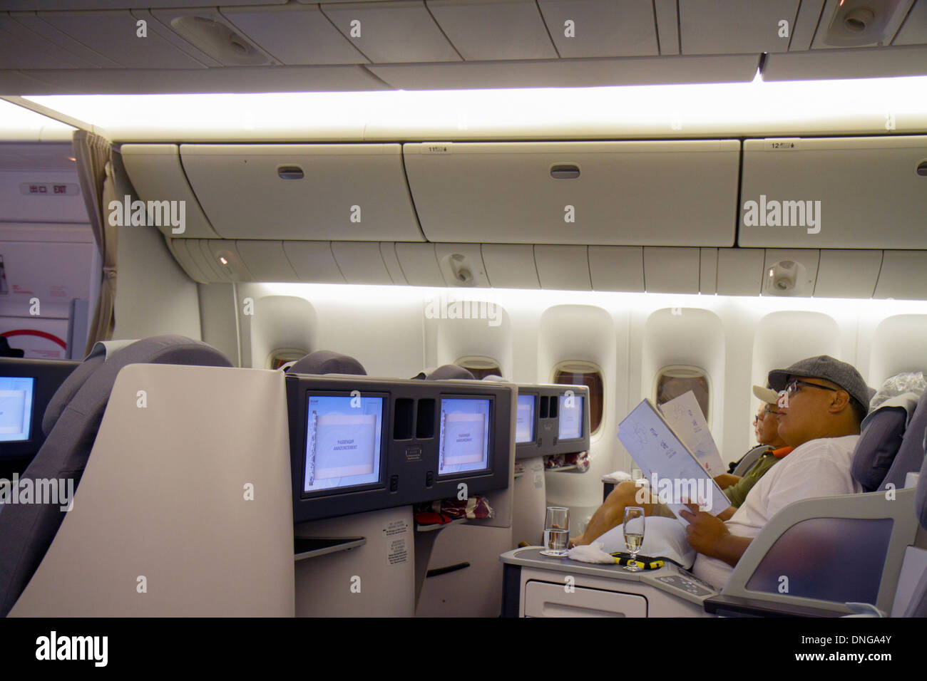 Texas, Houston, TX, Southwest, George Bush Intercontinental Airport, IAH, Air China, Flug nach Peking, während des Fluges, Passagierkabine, Klasse, Passagierkabine, asiatischer m. Stockfoto