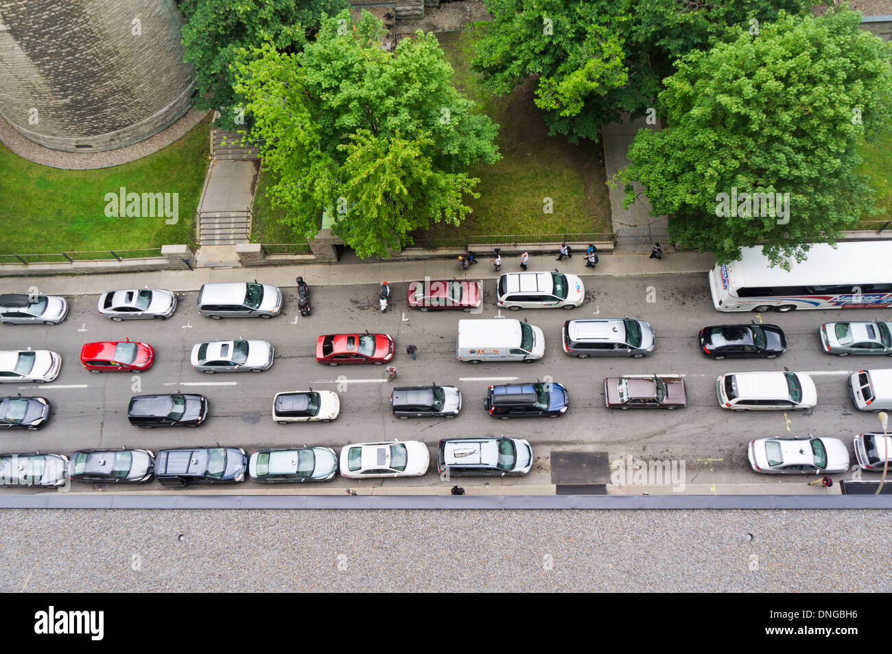 Starken Verkehr auf einer Straße in Montreal, Quebec, Kanada. Stockfoto
