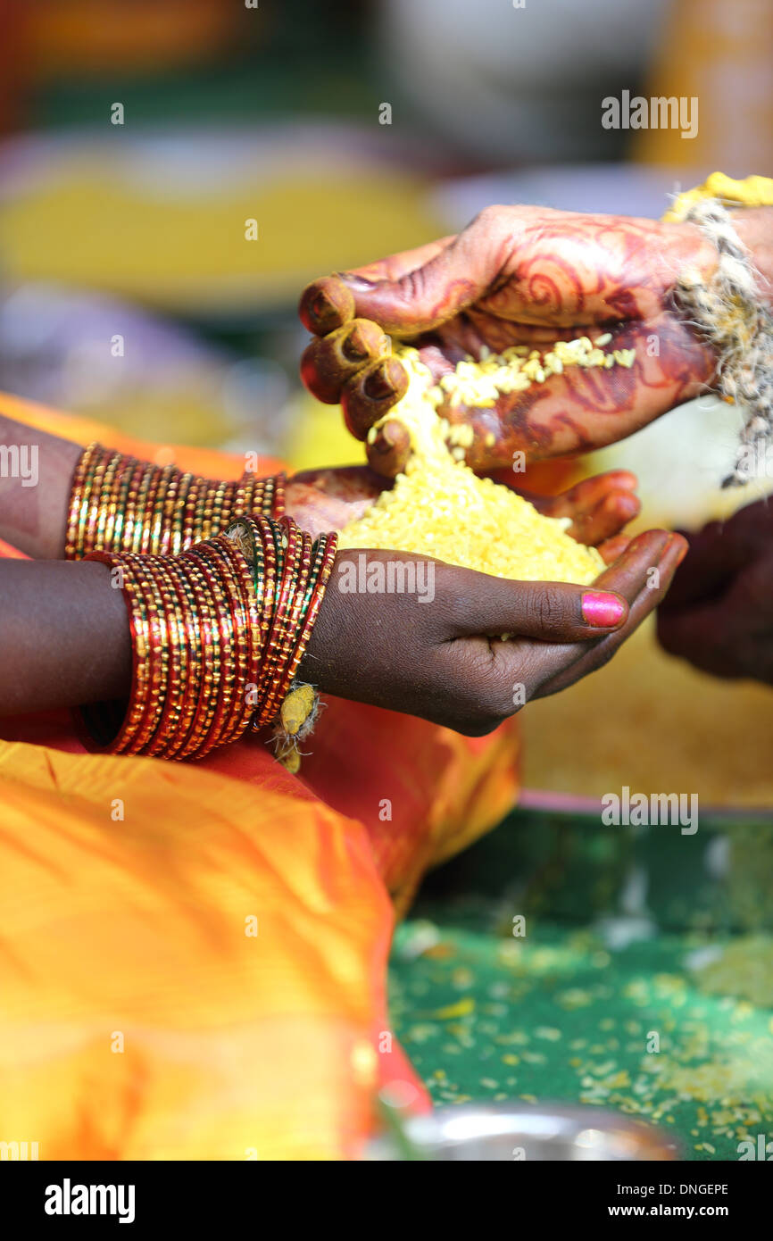 Glückliche Braut bei ihrer Hochzeit - Südindien Stockfoto