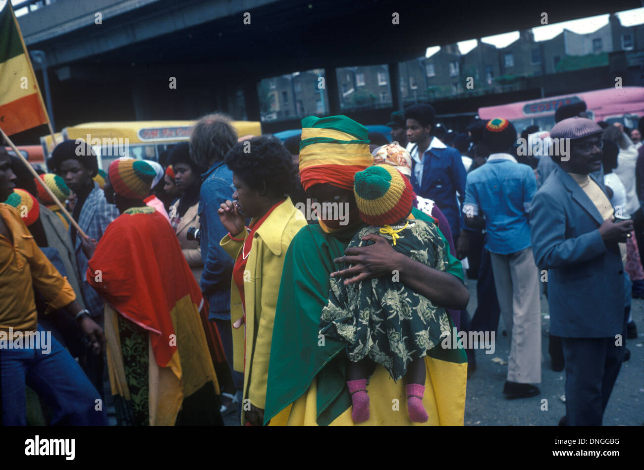 Rastafarian Mutter und Kind. Notting Hill 1970er Jahre London Großbritannien 1979 HOMER SYKES Stockfoto