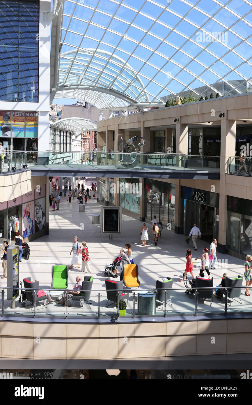 Innenraum des Trinity Leeds Shopping Center Stockfoto