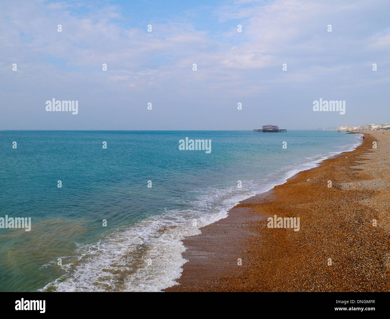 Brighton Pier West im azurblauen Meer Ozean Ärmelkanal Stockfoto
