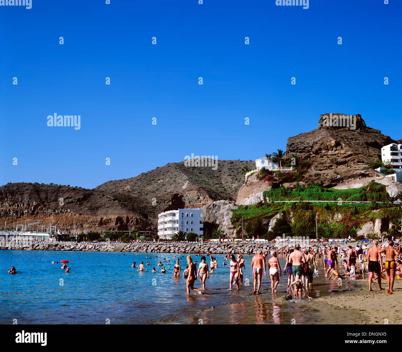 Urlauber am Strand, Puerto Rico, Gran Canaria, Spanien Stockfoto