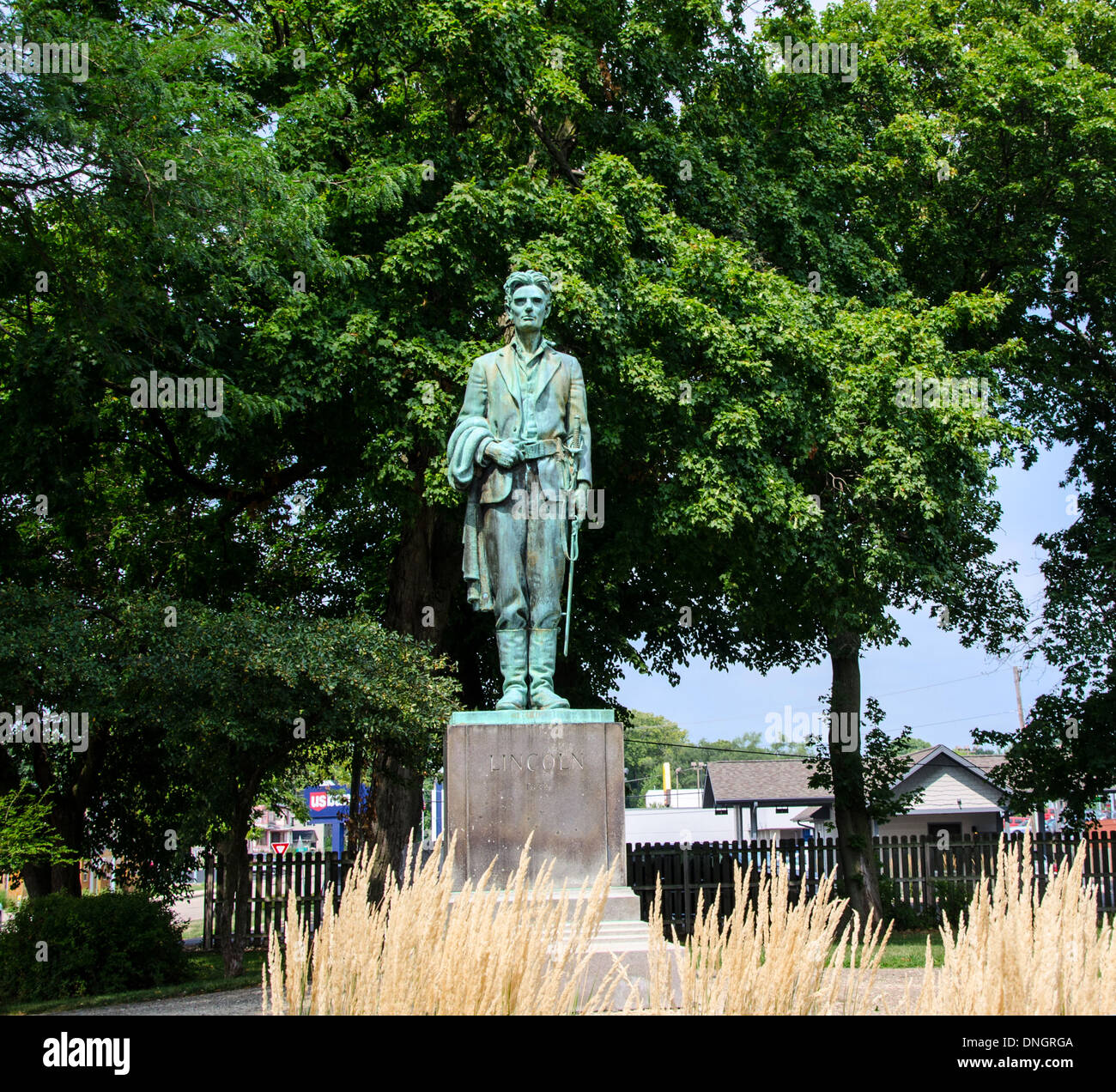 Statue von Abraham Lincoln im Black-Hawk-Krieg einheitlich in Dixon, Illinois, einer Stadt auf dem Lincoln Highway. Stockfoto