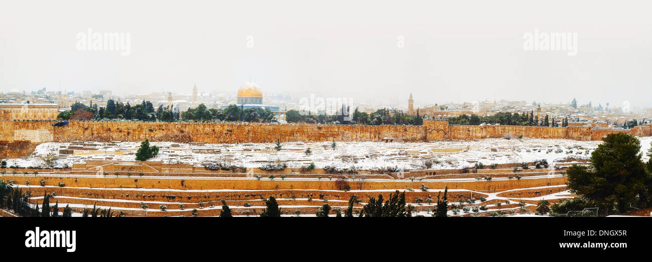 Panorama der Altstadt von Jerusalem, Israel mit der goldenen Kuppel-Moschee Stockfoto