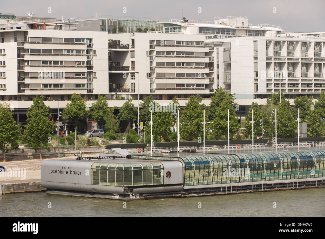 JOSEPHINE BAKER-SCHWIMMBAD, 13. ARRONDISSEMENT, PARIS, FRANKREICH Stockfoto