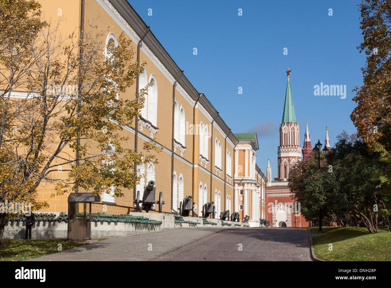 KREML-ARSENAL, BEHERBERGT DAS KREML-REGIMENT VERANTWORTLICH FÜR DEN RUSSISCHEN PRÄSIDENTEN SICHERHEIT, KREML, MOSKAU, RUSSLAND Stockfoto