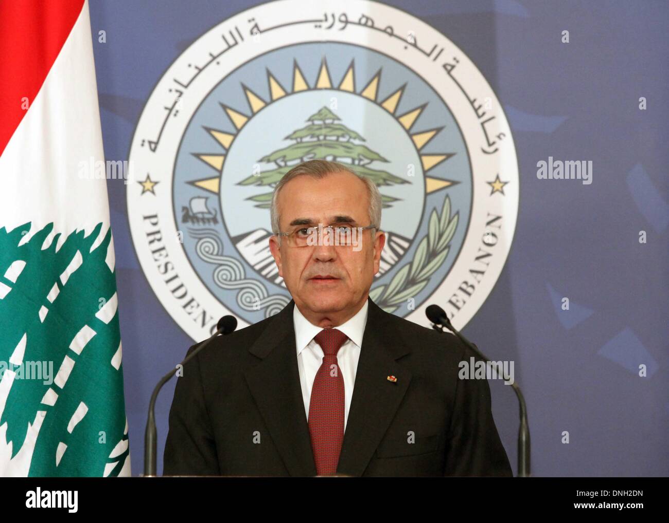 Beirut, Libanon. 29. Dezember 2013. Libanesische Präsident Michel Suleiman macht Fernsehen Rede in Beirut, Libanon, 29. Dezember 2013. Michel Suleiman angekündigt Sonntag in einer im Fernsehen übertragenen Erklärung, die König Abdullah von Saudi Arabien hat beschlossen, der libanesischen Armee eine Beihilfe von 3 Milliarden US-Dollar gewähren damit sie Kauf kann französische Waffen. Der libanesische Präsident beschrieben als "die größte Unterstützung in der libanesischen Geschichte" unterwegs. Bildnachweis: Dalatinohra/Xinhua/Alamy Live-Nachrichten Stockfoto