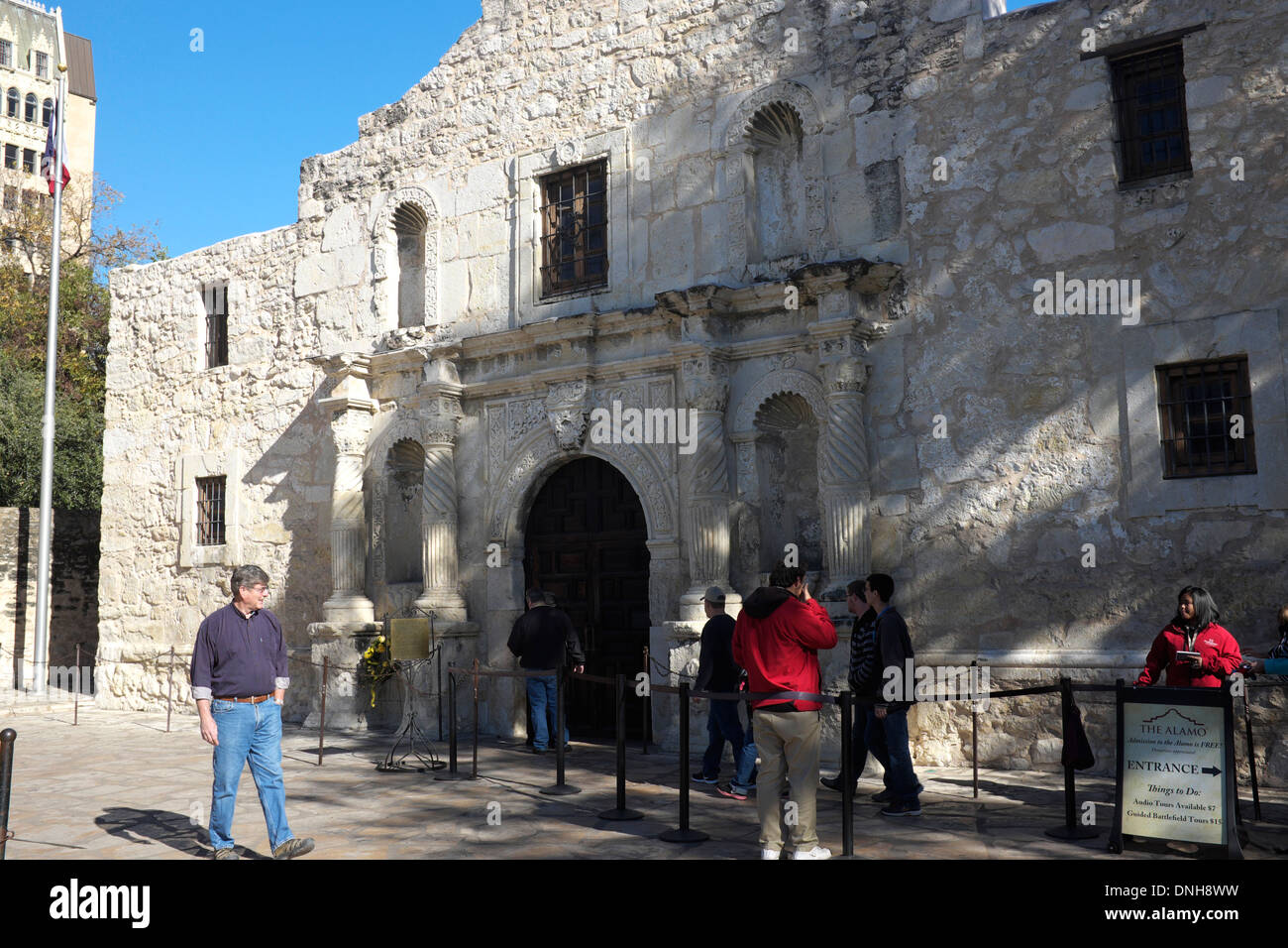 Touristen vor dem Alamo, San Antonio, Texas Stockfoto