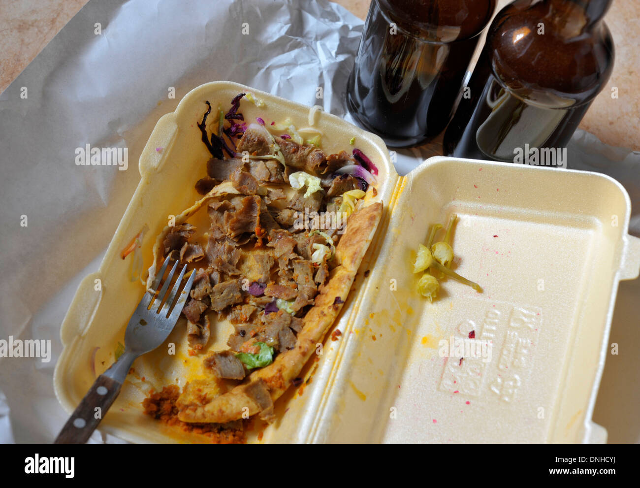 Übrig gebliebene Döner Kebab Essen zum mitnehmen. Stockfoto