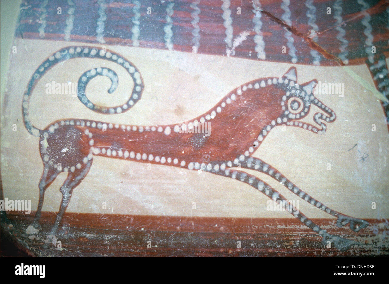 Stilisierte Pferd galoppieren oder auf großen Terracotta-Schale (c 2. v. Chr.) aus dem alten Griechenland Stockfoto