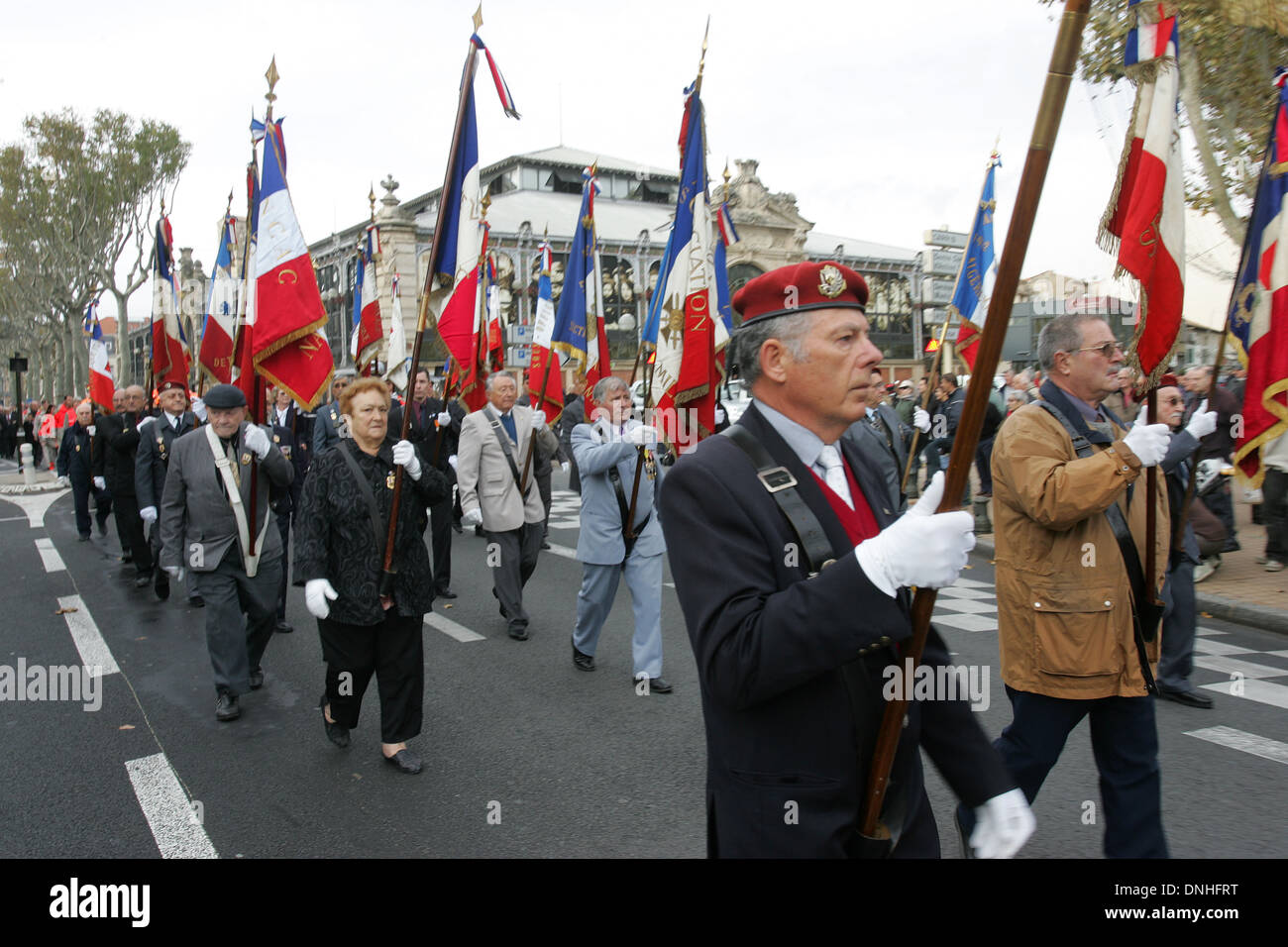 WW2 Remembrance Day Parade, Narbonne Stadtzentrum, Südfrankreich Stockfoto