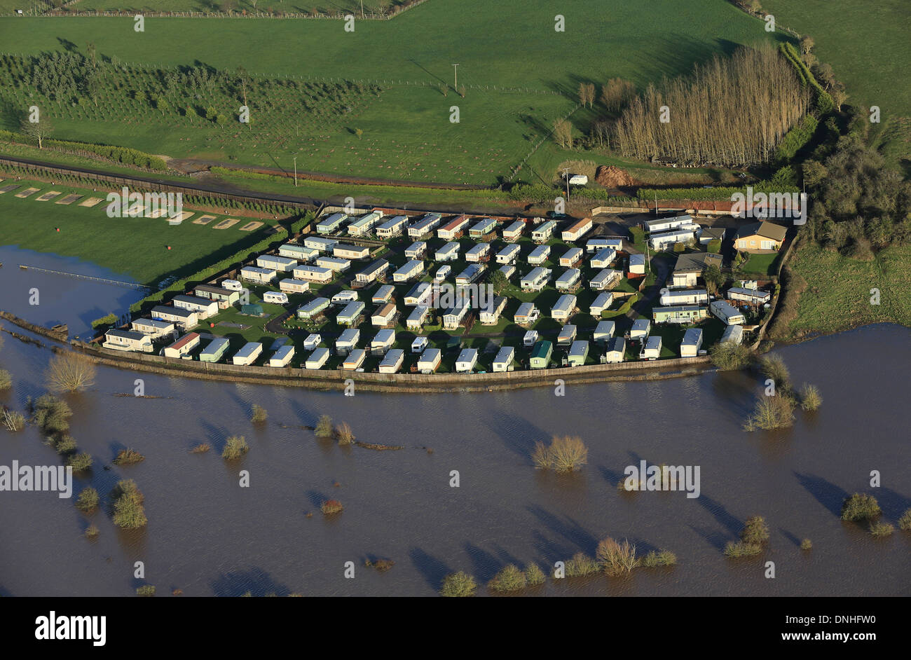 Ein Fluss Severn Seite Mobilheim & Campingplatz bei Hochwasser Dezember Stockfoto