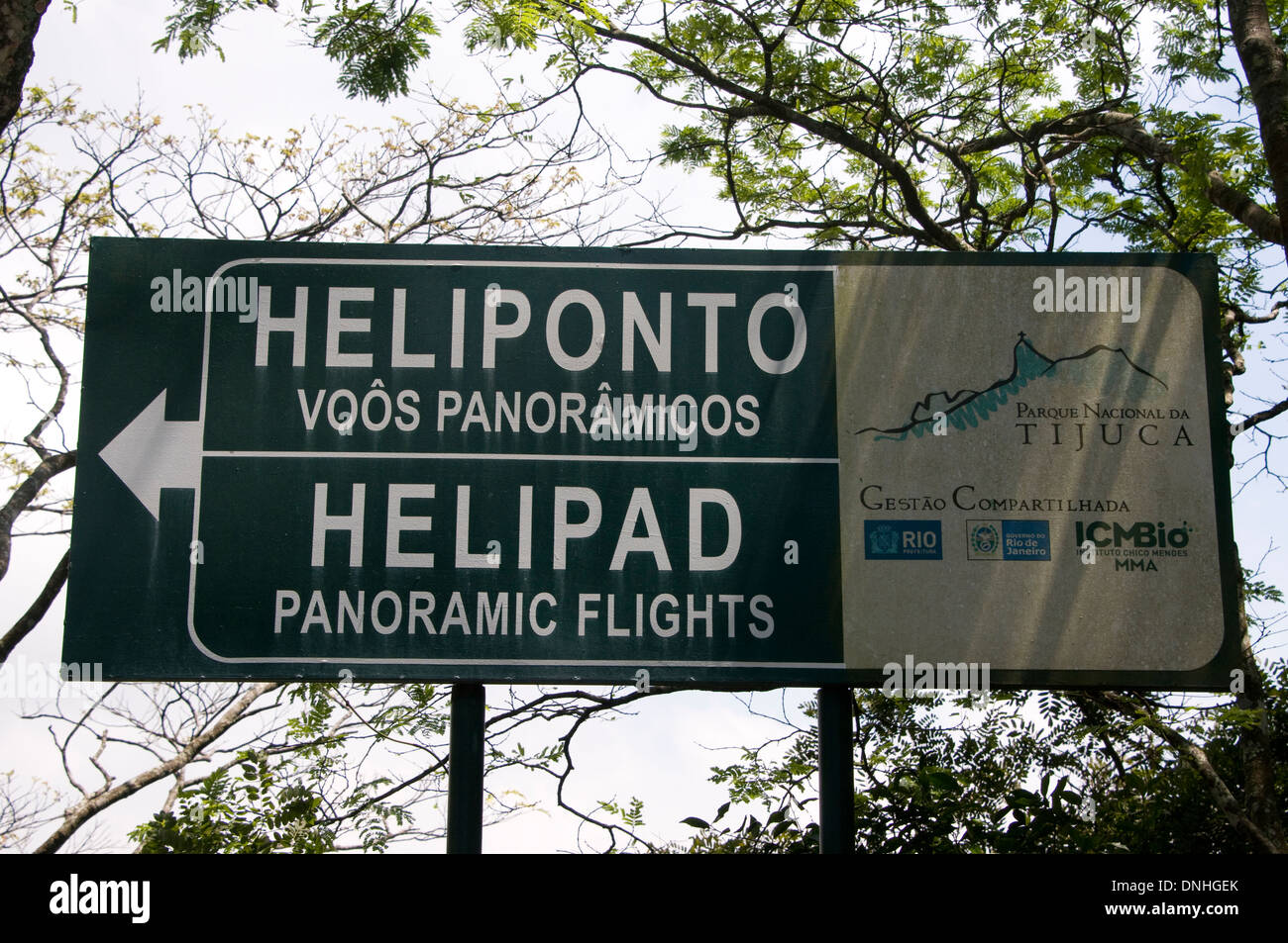 Ein Touristenhubschrauber-Schild im Tijuca-Nationalpark in der Nähe des Christus-Erlösers in Rio de Janeiro, Brasilien Stockfoto