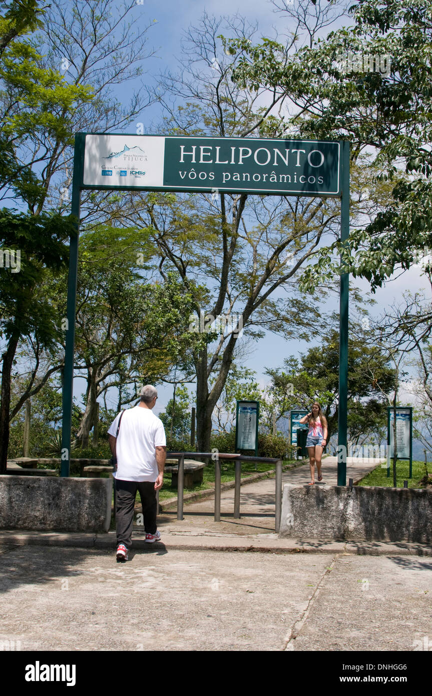 Ein Touristenhubschrauber-Schild im Tijuca-Nationalpark in der Nähe des Christus-Erlösers in Rio de Janeiro, Brasilien Stockfoto