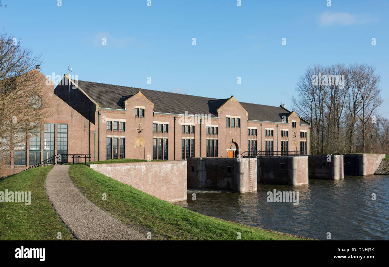 Dampf, der Ir-Kathedrale. D.f. Woudagemaal in Lemmer, eröffnet im Jahre 1920 von Königin Wilhelmina, ist die größte dampfbetriebene Pumpe Stockfoto