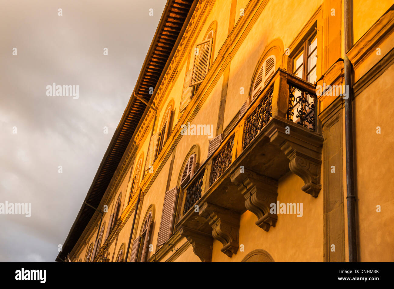 Niedrigen Winkel Blick auf einem denkmalgeschützten Gebäude, Siena, Provinz Siena, Toskana, Italien Stockfoto