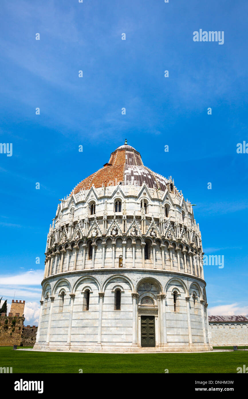 Fassade ein Baptisterium, Baptisterium des Heiligen Johannes, Piazza Dei Miracoli, Pisa, Toskana, Italien Stockfoto