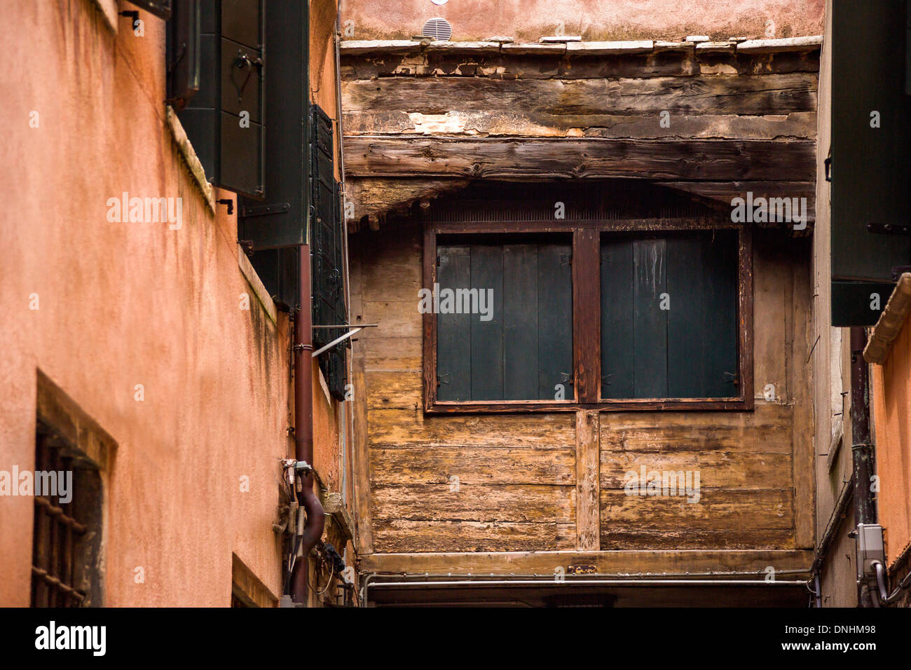 Niedrigen Winkel Ansicht eines Altbaus, Venedig, Veneto, Italien Stockfoto