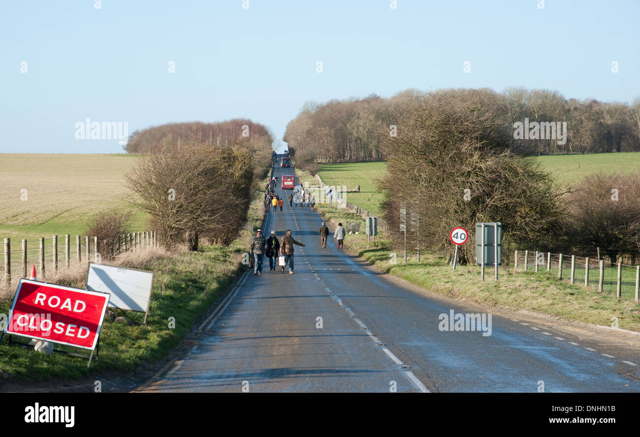 Die alte A344 Straße geschlossen, wenn Stonehenge Besucherzentrum Dezember 2013.Used jetzt für Lastzug eröffnet und wandern Besucher Stockfoto