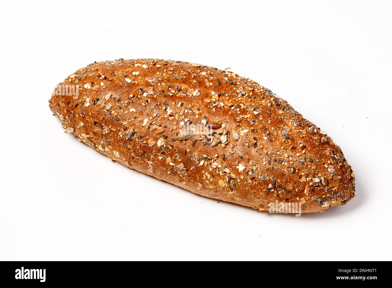 Rustikale Kräuterbrot mit Samen auf weißem Hintergrund Stockfoto