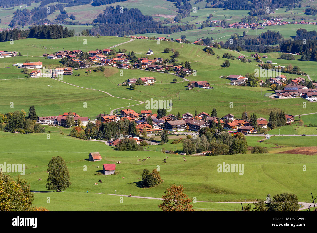 Landwirtschaftlichen Bergdorf in den deutschen Alpen, im Allgäu, Süd-Bayern Stockfoto