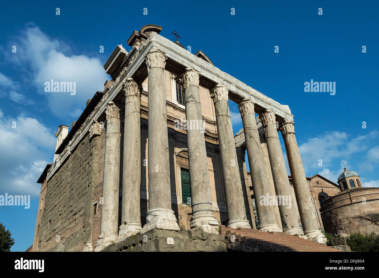 Tempel des Antoninus und Faustina, auch Kirche von San Lorenzo in Miranda, das römische Forum, historische Stadt, Rom, Italien, Europa Stockfoto