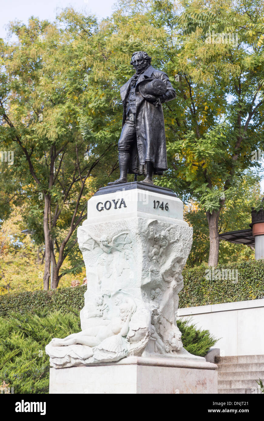 Blick auf die berühmte Statue der spanische Künstler und Maler Goya außerhalb des Prado Museum, Madrid, Spanien, ständigen Stockfoto