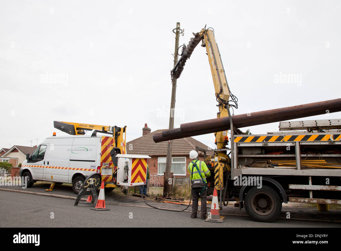 BT-Auftragnehmer Ersatz Telefonmast in Great Yarmouth Stockfoto