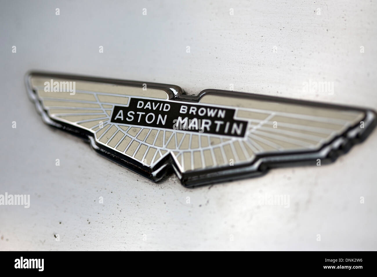 Aston Martin Oldtimer Auto Emblem Stockfotografie - Alamy