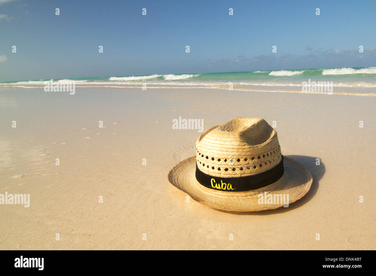 Strohhut auf kubanischen Strand Stockfoto