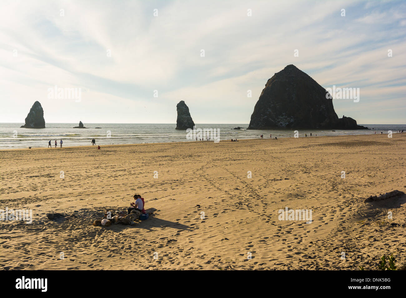 Haystack Rock & Nadeln, Cannon Beach, Oregon, USA Stockfoto