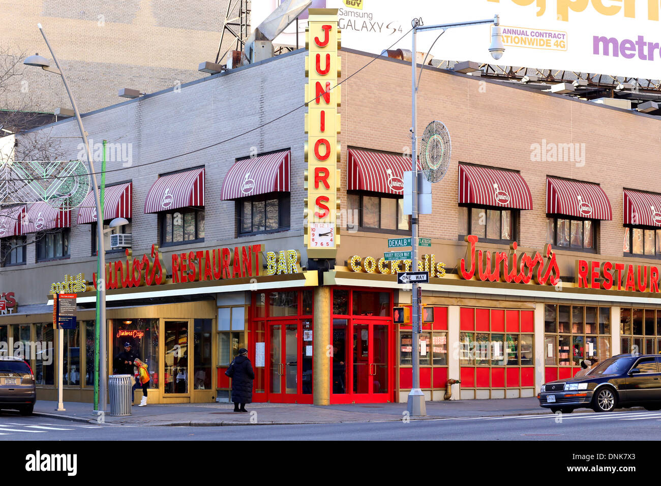Juniors Restaurant an der Atlantic Avenue, Brooklyn, New York. Foto von einem Restaurant und einer Käsekuchen-Bäckerei in New York. Stockfoto