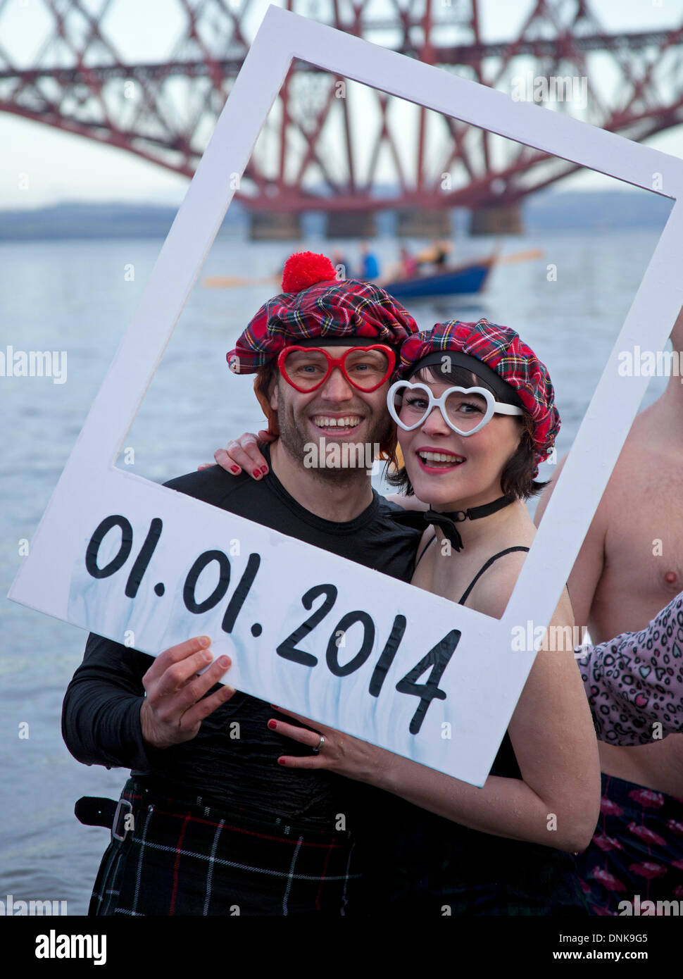 South Queensferry, Schottland. 1. Januar 2014. Heimkehr Schottland 2014 Loony Dook, South Queensferry, Schottland, Vereinigtes Königreich Stockfoto