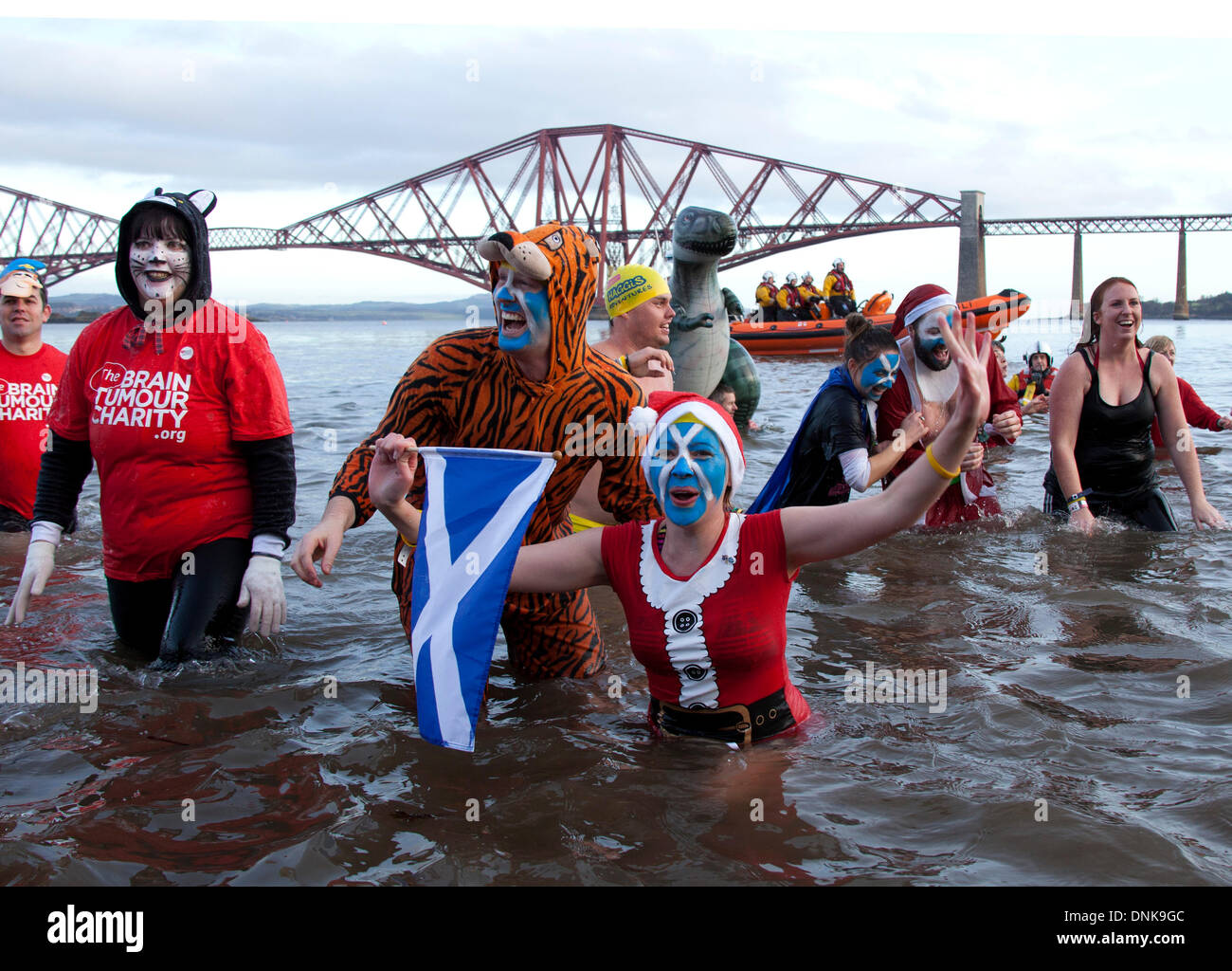 South Queensferry, Schottland. 1. Januar 2014. Heimkehr Schottland 2014 Loony Dook, South Queensferry, Schottland, Vereinigtes Königreich Stockfoto