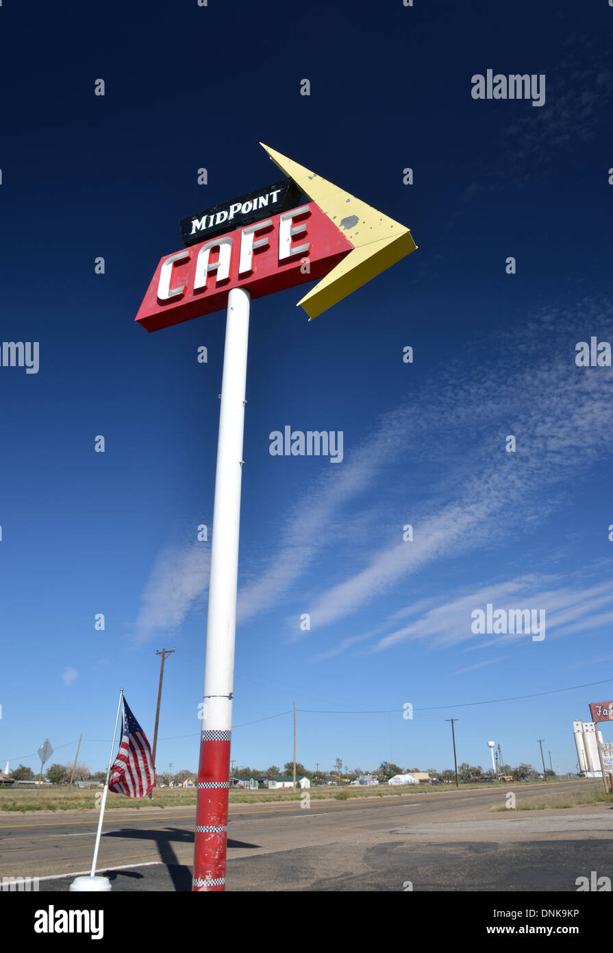 1960er Jahren Googie-Stil Zeichen an der Route 66 Mittelpunkt Cafe, Adrian, Texas Stockfoto