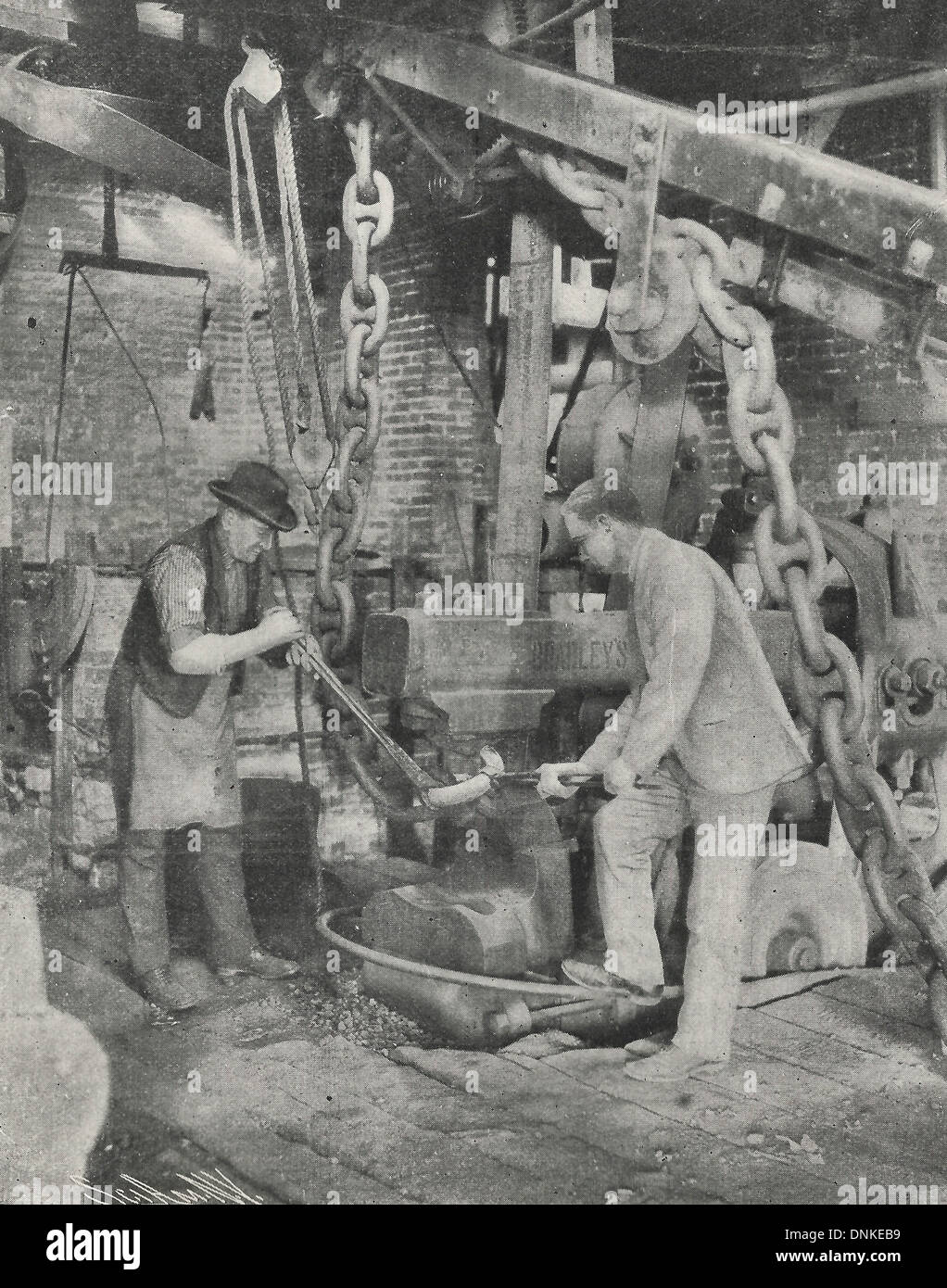 Zusammenführung von geschabt Enden der Verbindung zum Schweißen - Ankerkette um 1909 Stockfoto