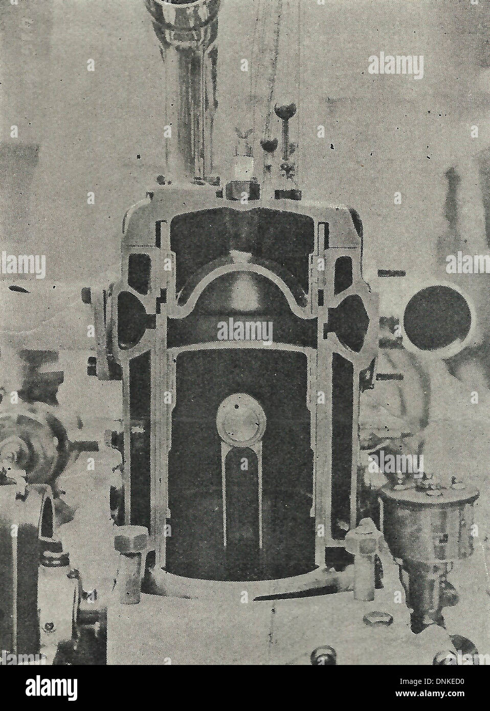 Querschnitt der Zylinder von Ritter-Motor als Gebrauchtwagen auf den Minerva-Autos, 1909 Stockfoto