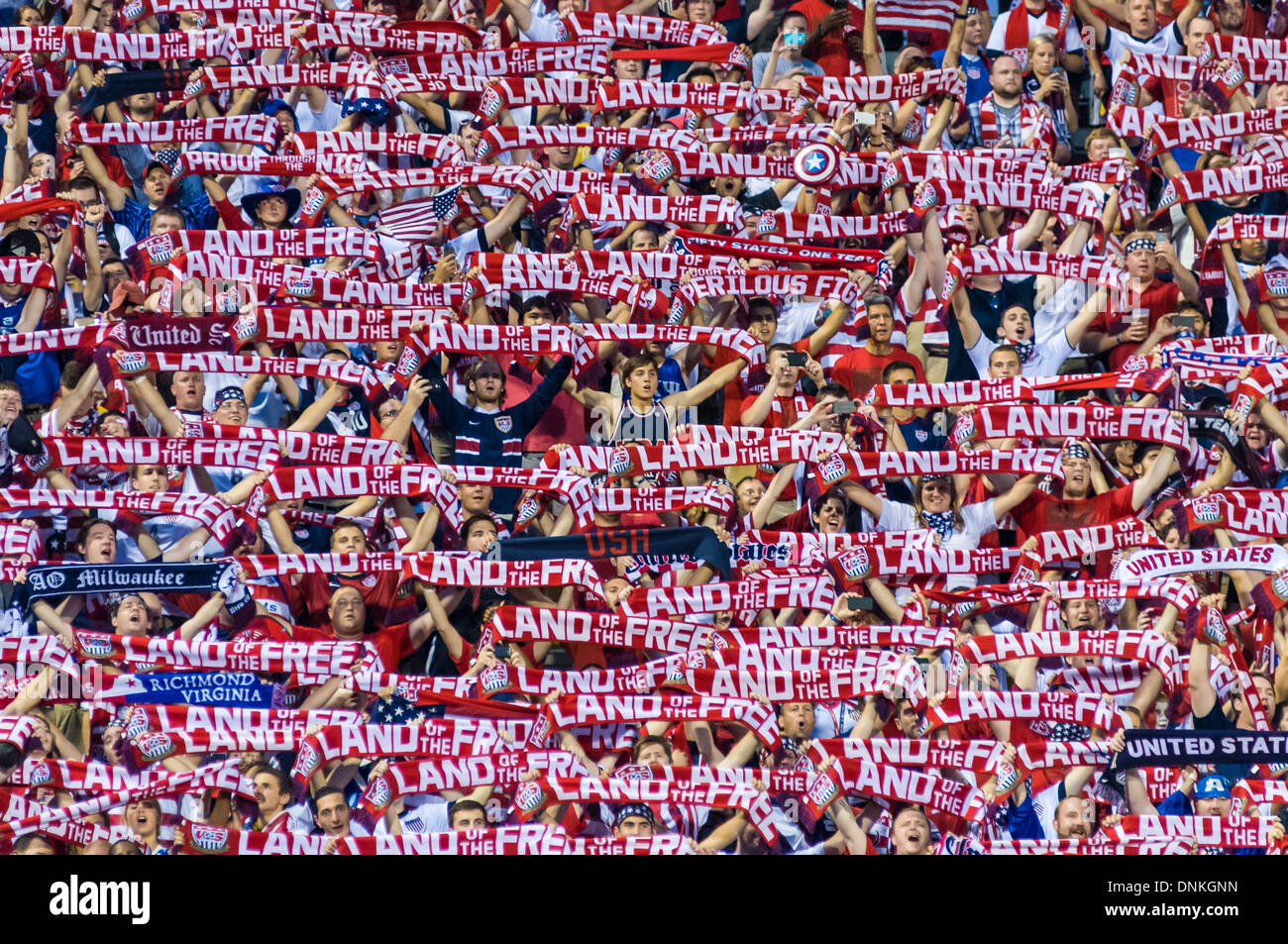 US-Fußball-Fans zu feiern, während das uns V Mexiko-Spiel im Crew-Stadion in Columbus, Ohio am 10. September 2013 Stockfoto