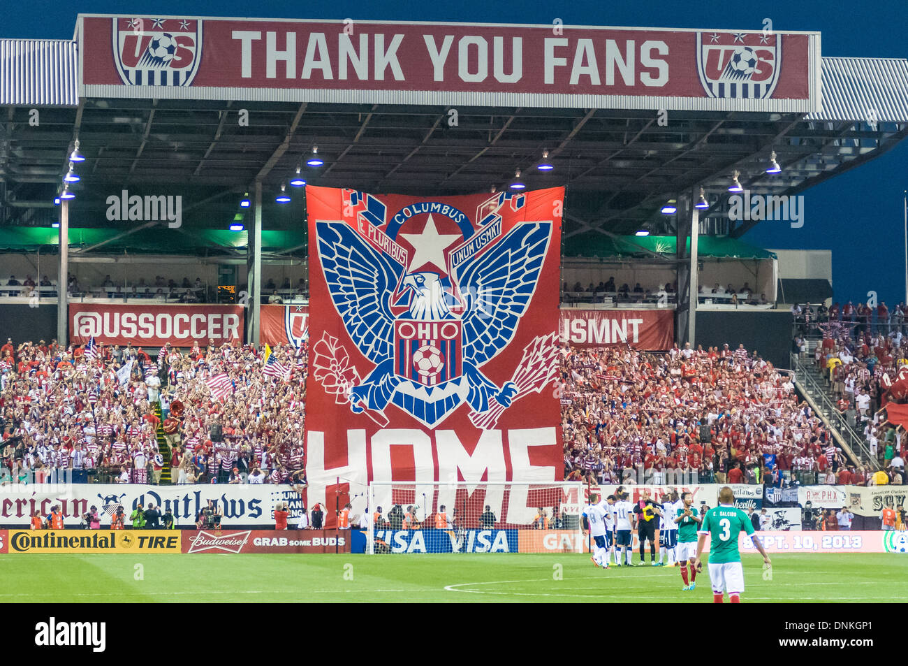 US-Fußball-Fans zu feiern, während das uns V Mexiko-Spiel im Crew-Stadion in Columbus, Ohio am 10. September 2013 Stockfoto